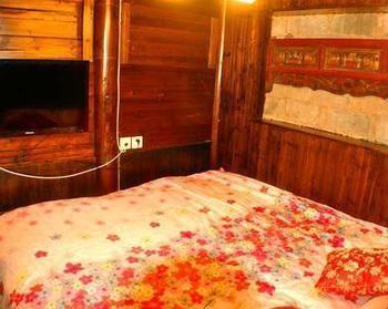 Hong Village Pine Crane Hall Inn Хуаншань Экстерьер фото